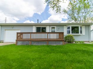 1304 Beverly Ln, Bloomington, IL 61701