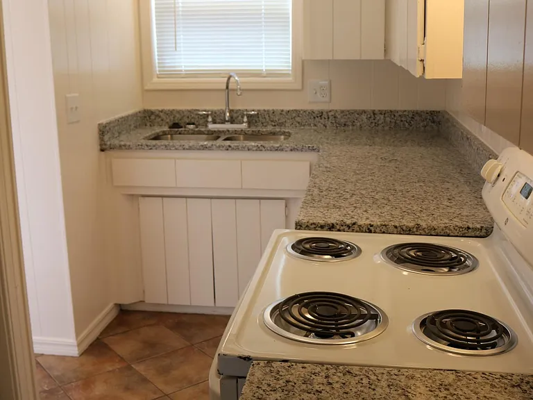 1828 N Gregg Ave #6 — Photo 13