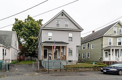 2nd image of 121 Ennell St