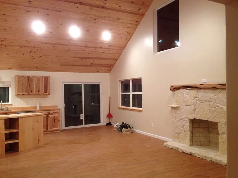 303 Frontier Ln — Photo 3