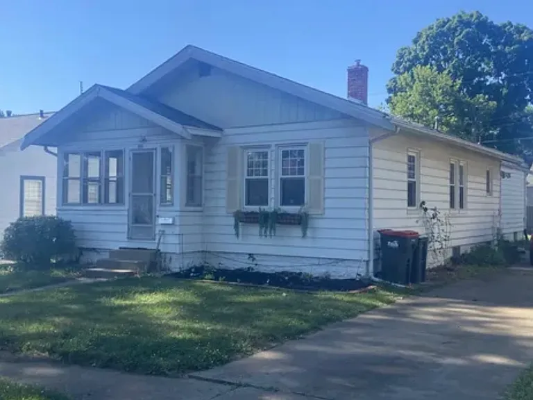 909 Saint Julian St — Photo 1