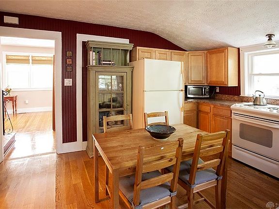 5th image of 134 W Whiteman St
