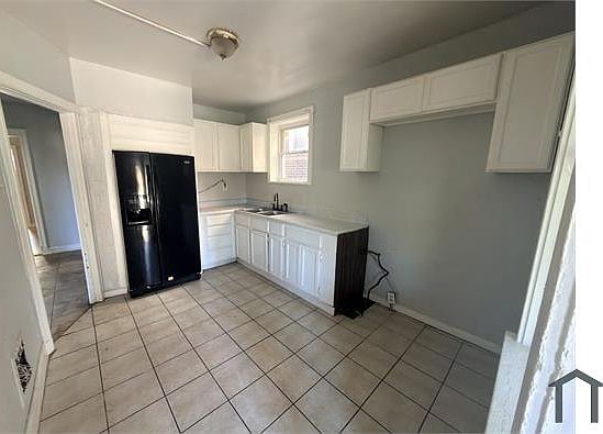 2nd image of 3209 Utah St