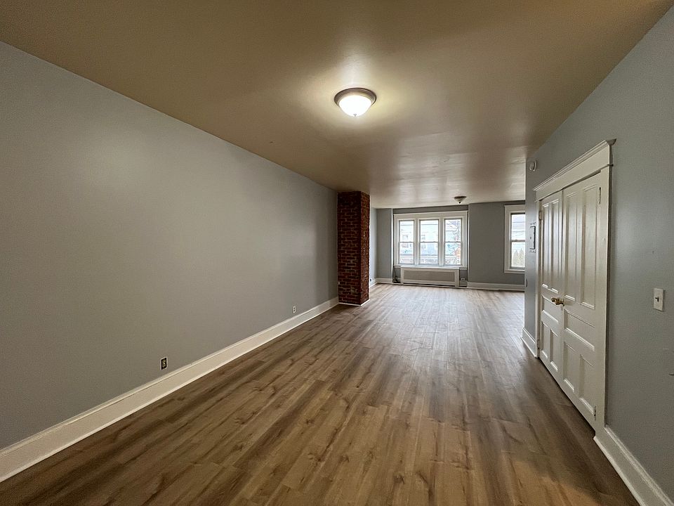 1st image of 192-2 Chambers St #192-2