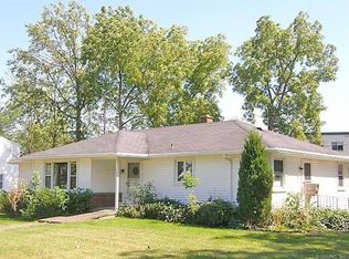 390 Rhinecliff Dr, Rochester, NY 14618