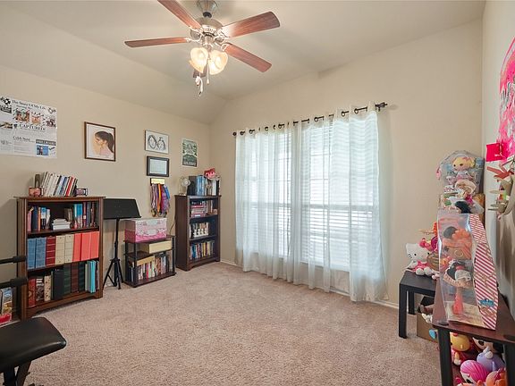 5th image of 520 Rustic Oak Ln