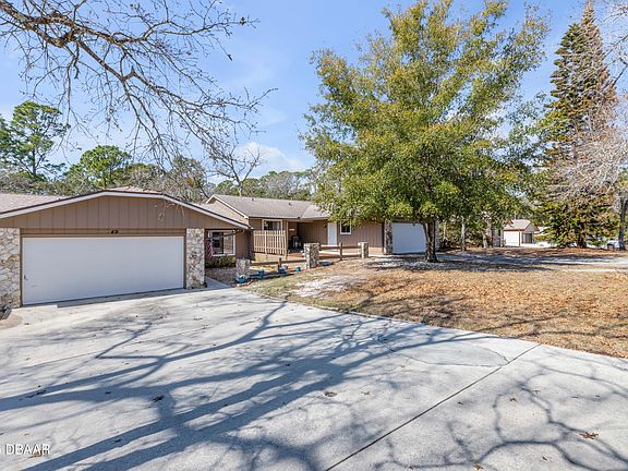 3rd image of 49 Crooked Pine Rd