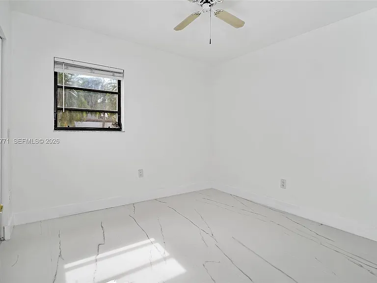 230 Cranwood Dr — Photo 23