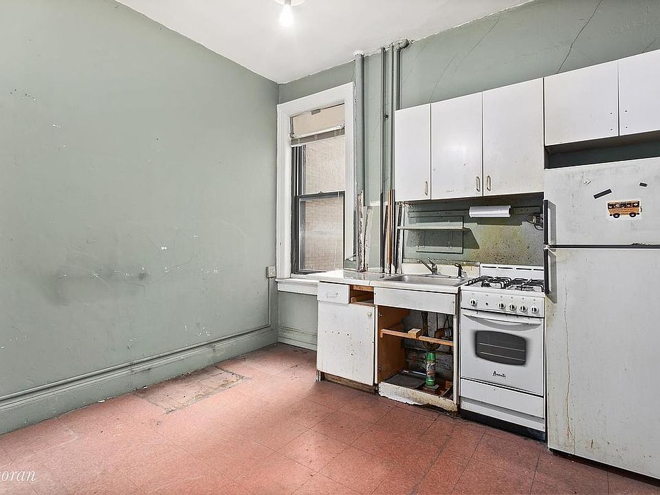 2nd image of 223 W 21st St APT 3G