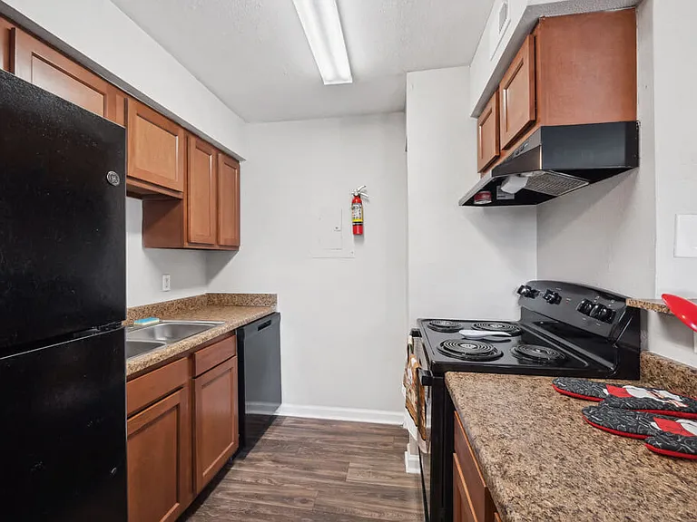 Forest Creek Apartments — Photo 2