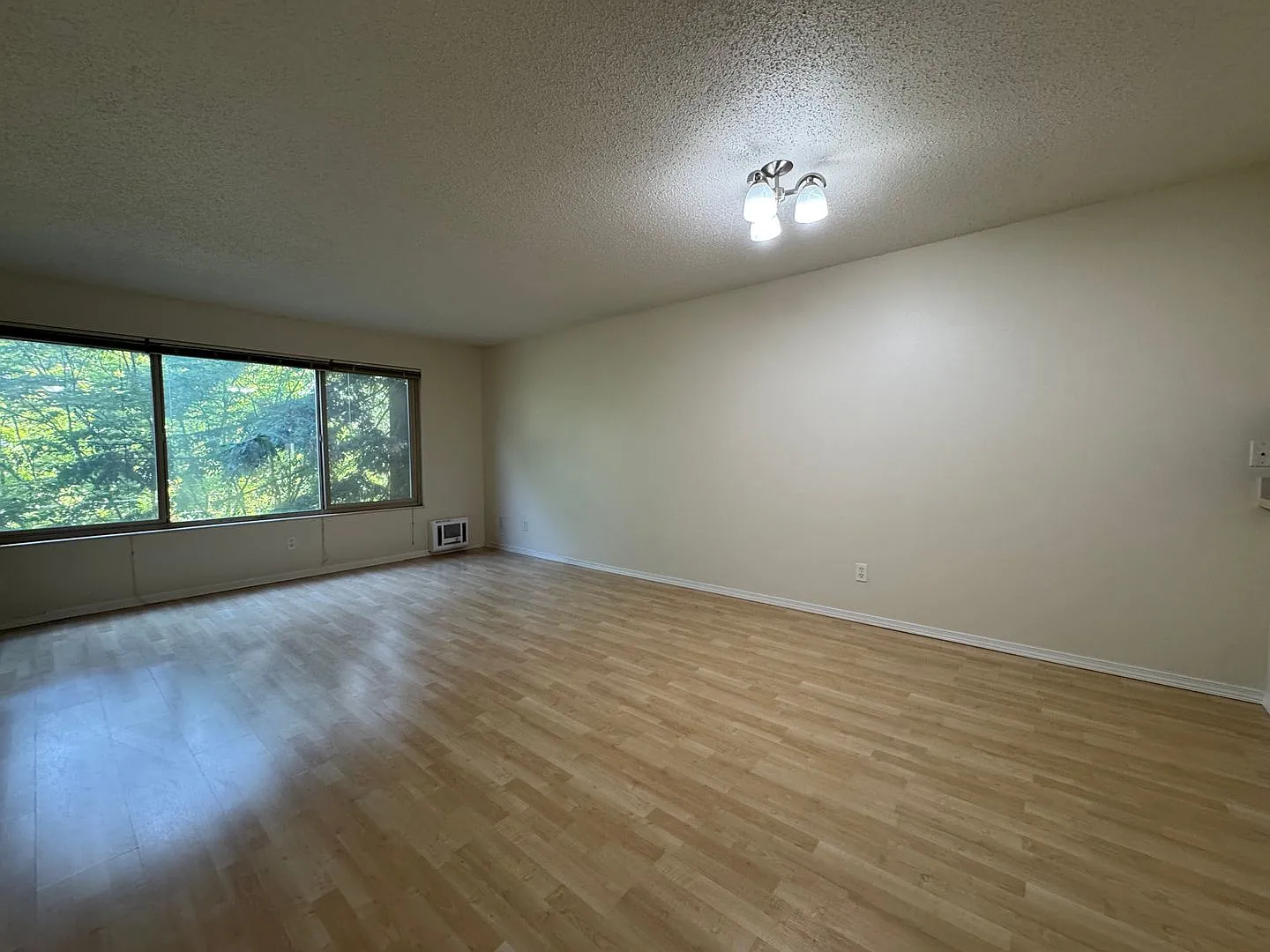 Thomas Manor — Photo 3
