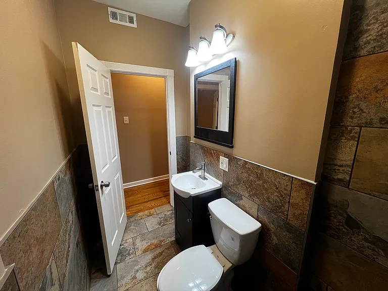 735 N Hamlin Ave #1 — Photo 10