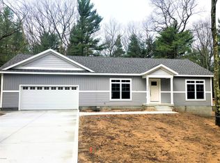 6333 Cheyenne Rd, Pentwater, MI 49449