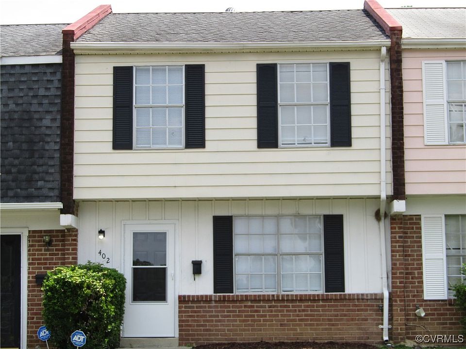 2nd image of 402 Fairbury Rd