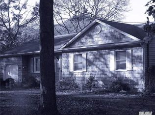 7 Kilroy Dr, Mastic, NY 11950