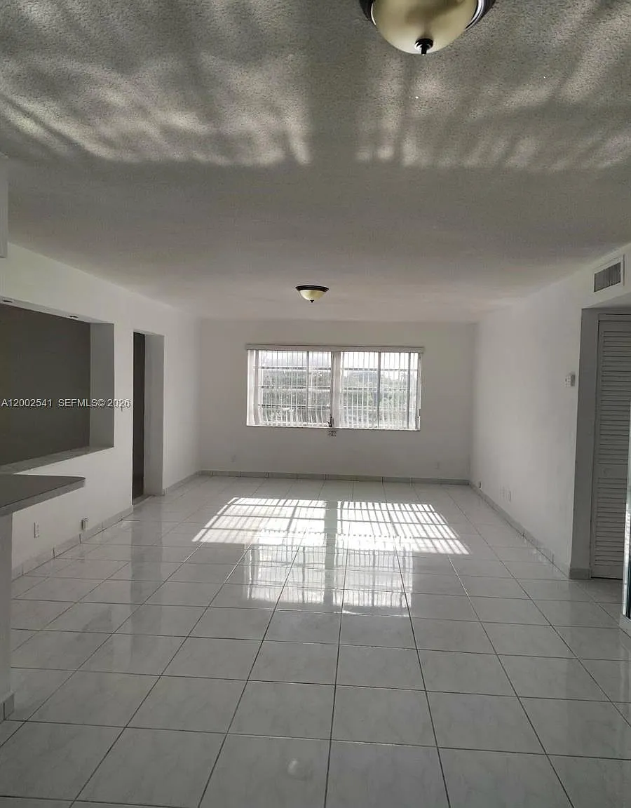 Eldorado Plaza West Condo — Photo 1