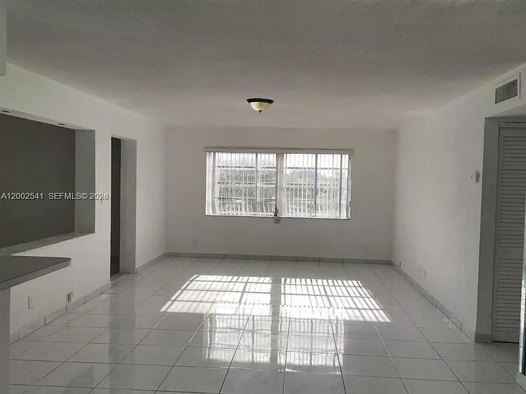 200 NE 12th Ave #1C — Photo 1