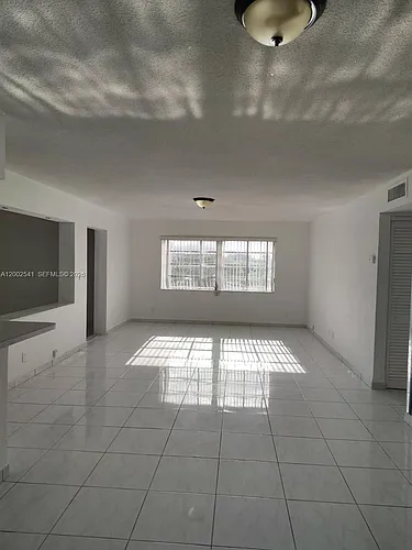 200 NE 12th Ave #1C Photo 1