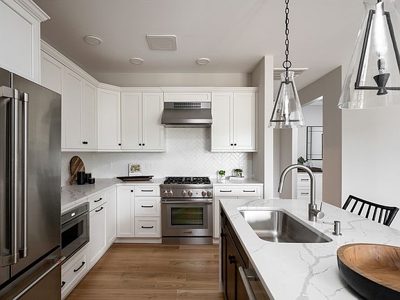 4th image of 266 Monponsett St #107