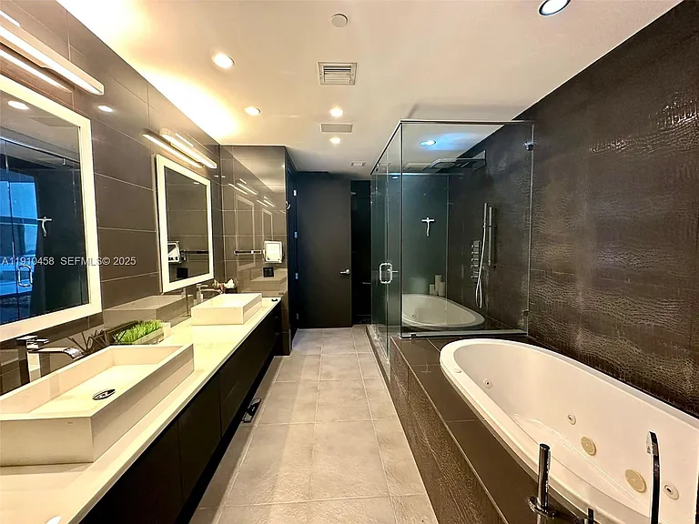 1425 Brickell Ave #42E — Photo 13