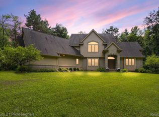 2989 Gardner Rd, Oxford, MI 48371