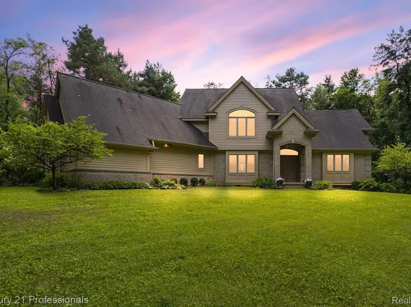 2989 Gardner Rd, Oxford, MI 48371