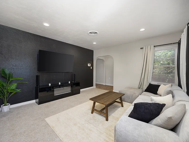2803 Hawthorne Ave #B — Photo 8