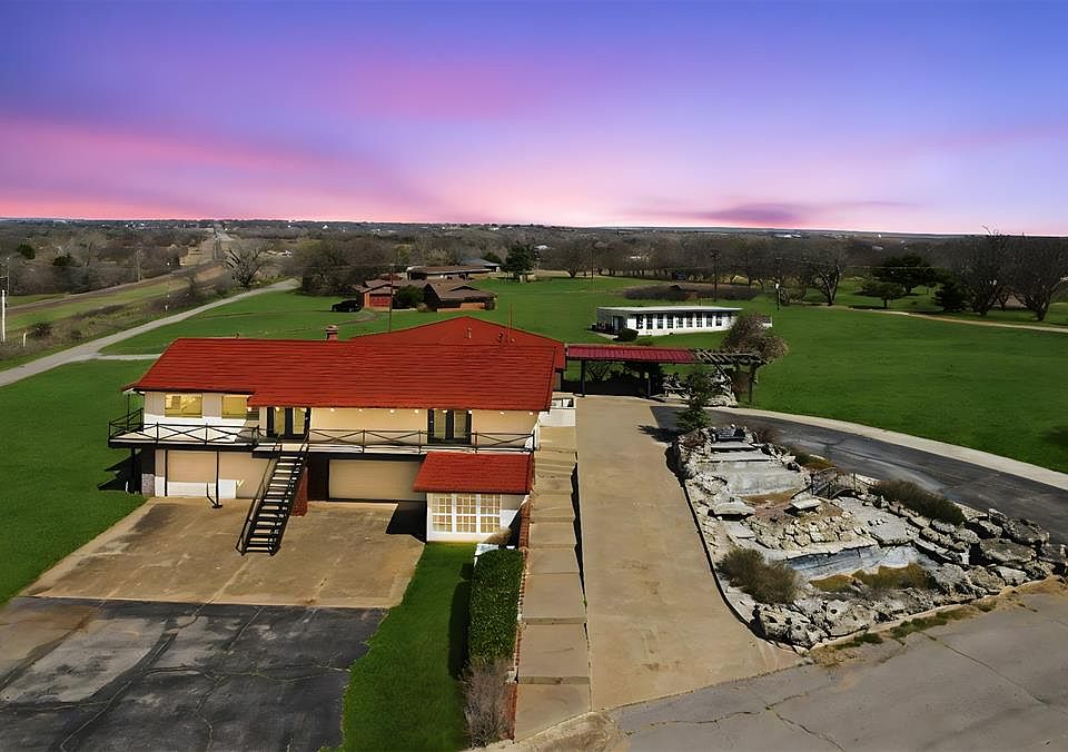 1st image of 103 Park Dr