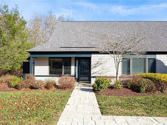 2nd image of 20 Vanderbilt Dr