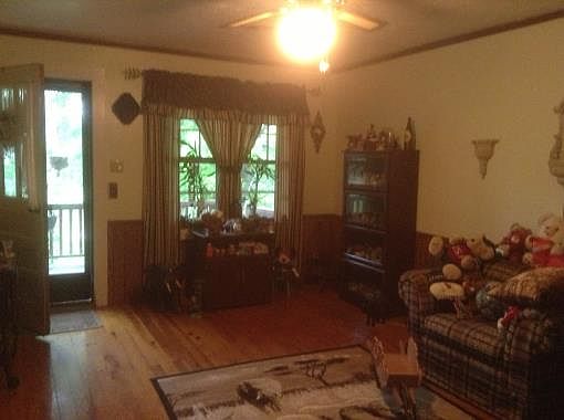 4th image of 267 Adams Ln