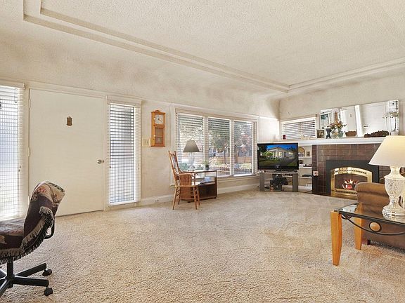 4th image of 119 W Elm St