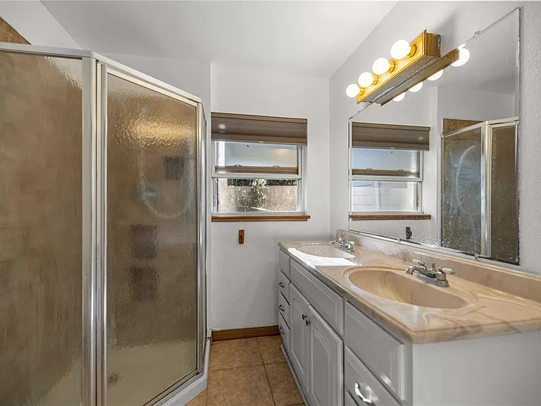 3821 SW 7th Avenue Rd — Photo 10