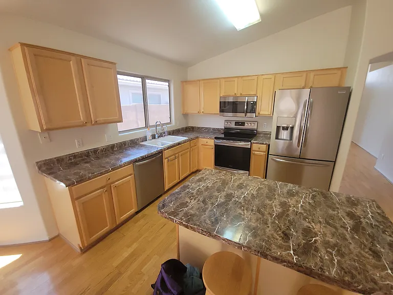 526 W Muriel Dr — Photo 10