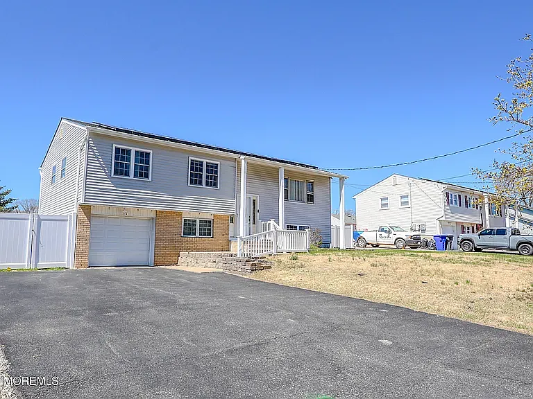4 bed, 1971 sqft, $3,500 — Photo 1