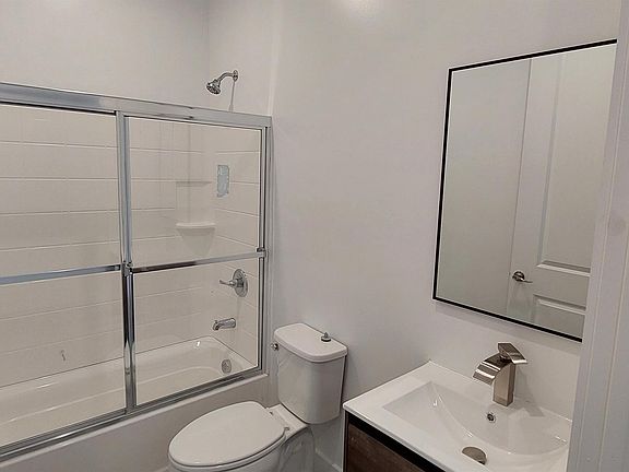 5th image of 273 Oak St APT 302