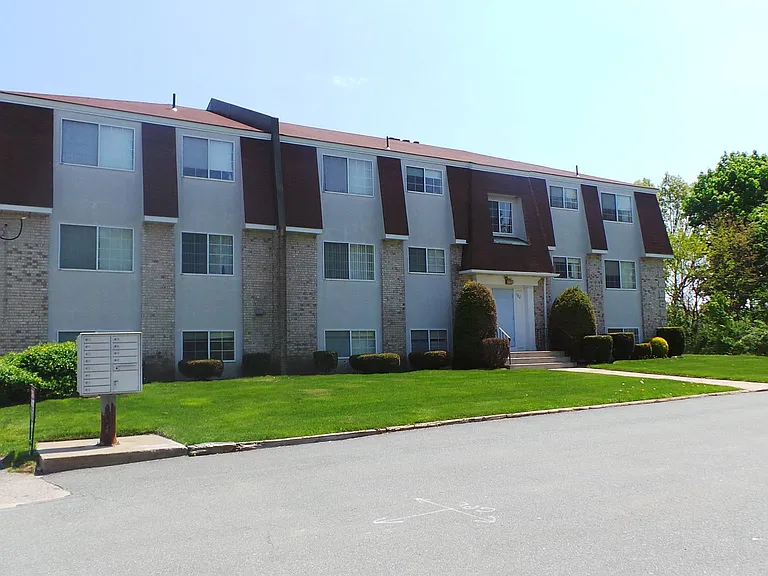 182 Chenango Ave #6 — Photo 1