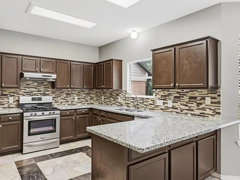 2813 Cortez Dr — Photo 7