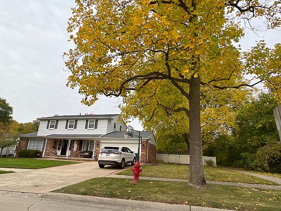 2nd image of 15265 Lakewood Dr