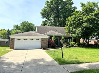 9381 Greenbriar Dr, Parma Heights, OH 44130