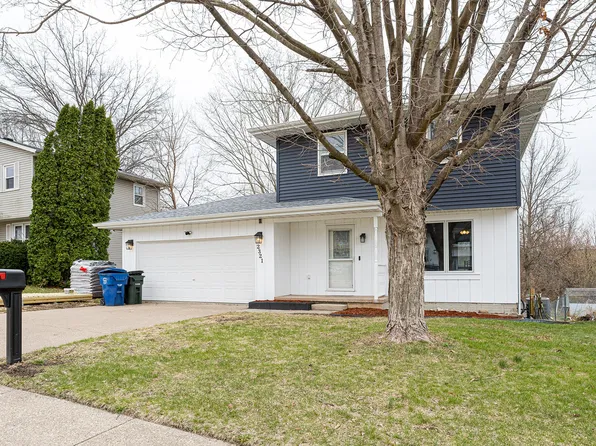 2321 W 57th St, Davenport, IA 52806