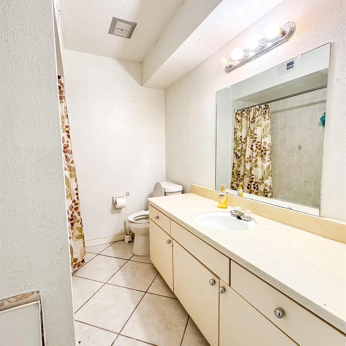 1 bed, 1.0 bath, 748 sqft, $1,300 — Photo 4