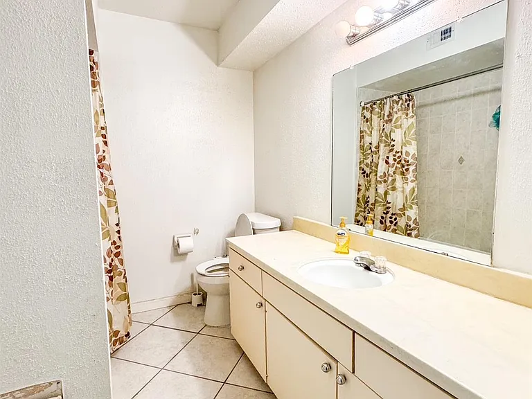 12633 Memorial Dr #4 — Photo 4
