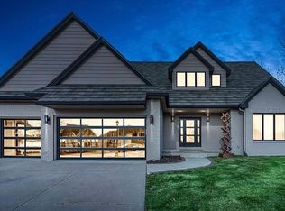 5519 Glen Oaks Point, West Des Moines, IA 50266