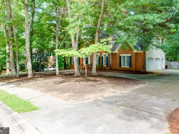 145 Lakeland Cir, Fayetteville, GA 30215