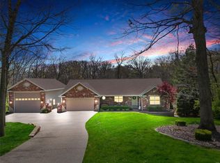 30 Falling Leaf Dr, Lake Saint Louis, MO 63367