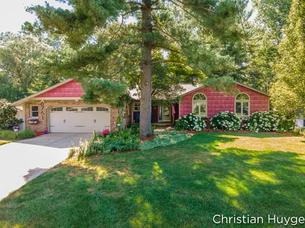 6761 Brookwood Dr SW, Grandville, MI 49418