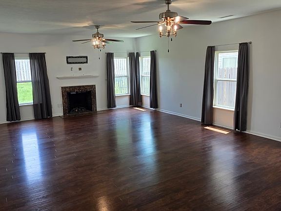 4th image of 15098 Royal Grove Dr