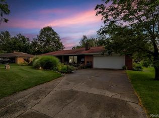 7230 Green Valley Dr, Grand Blanc, MI 48439