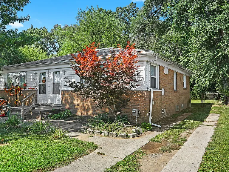 2758 Ackley Ave — Photo 22