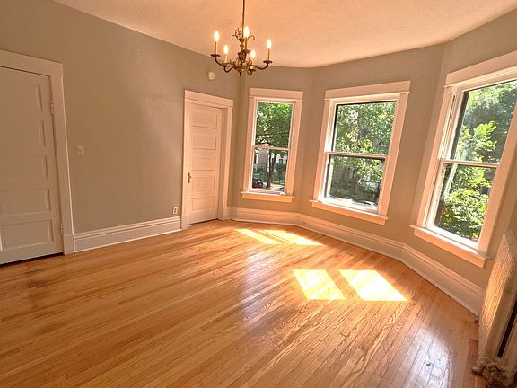 3rd image of 4734 N Kenmore Ave